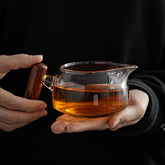 Glass fairness cup-wooden handle,High borosilicate glass fairness cup, thickened glass fair cup, tea dispenser, Kung Fu tea set