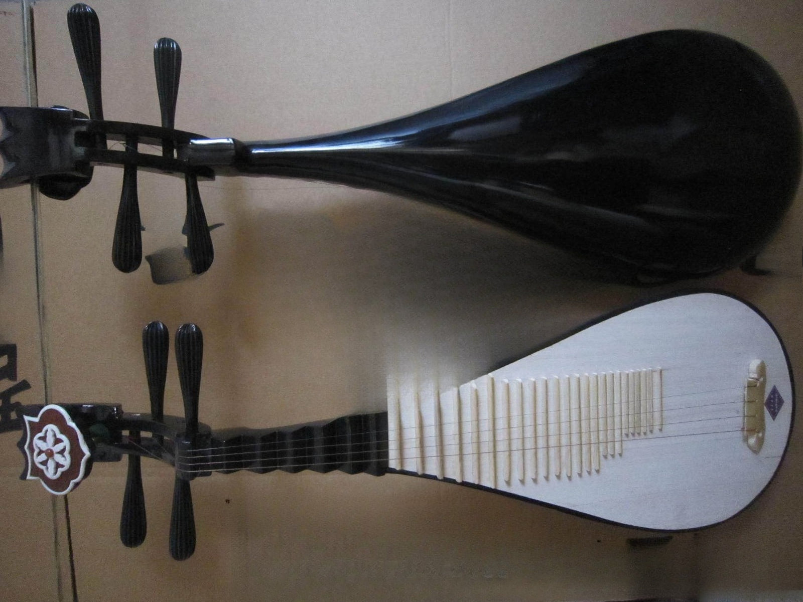 Children's pipa, bone flower pipa instrument, graded redwood carved peony flower head pipa