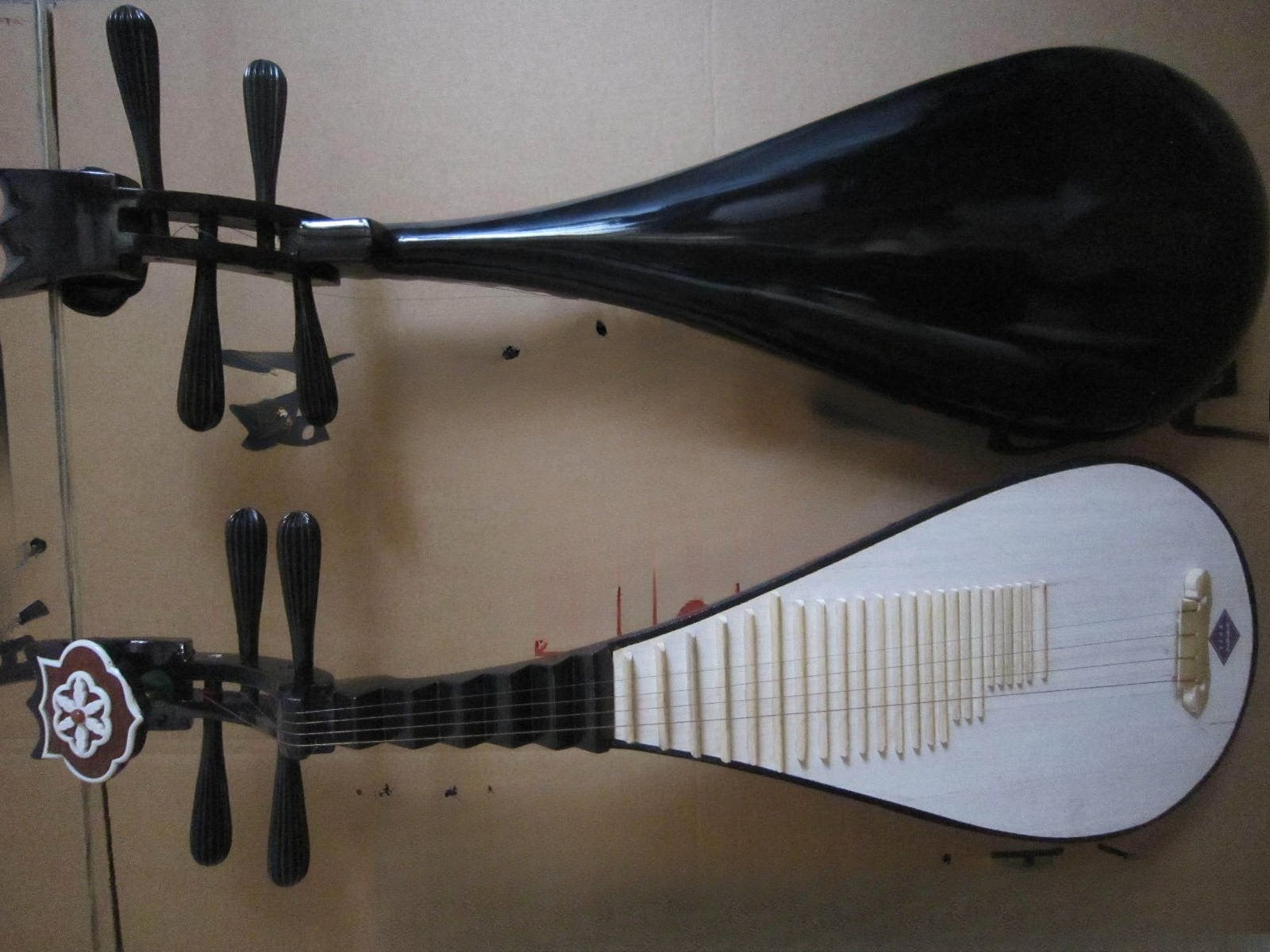 Adult pipa；Bone flower pipa instrument, graded mahogany carved peony flower head pipa